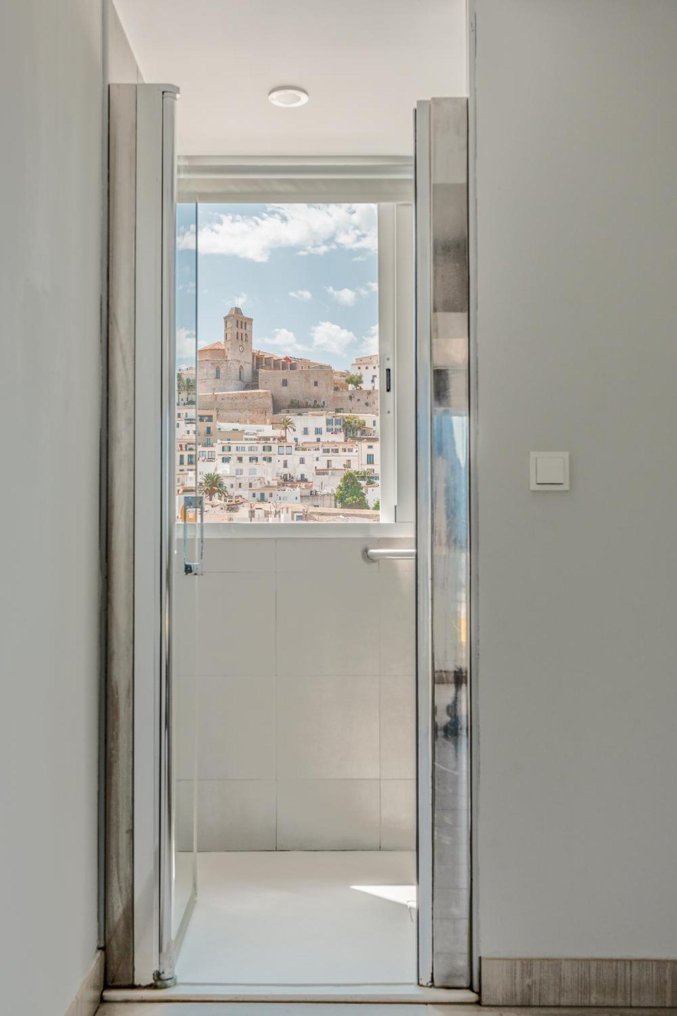 Ryans La Marina (Adults Only) Hotel Ibiza-stad Buitenkant foto